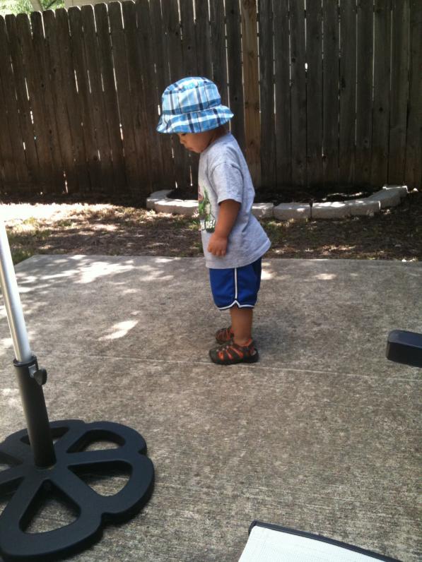 Ba ơi có con gì dưới đất...