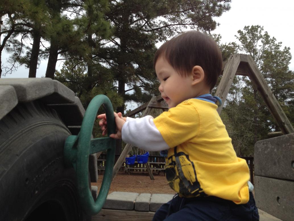 Lần đi công viên tiếp thì em dạn hơn rồi.