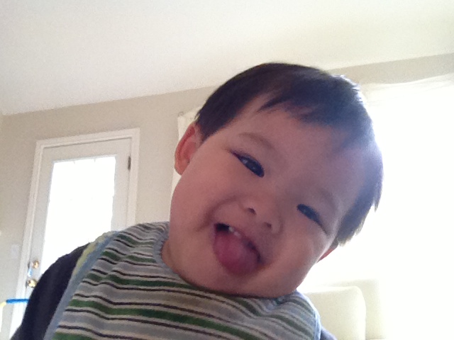 Em cười với Ba