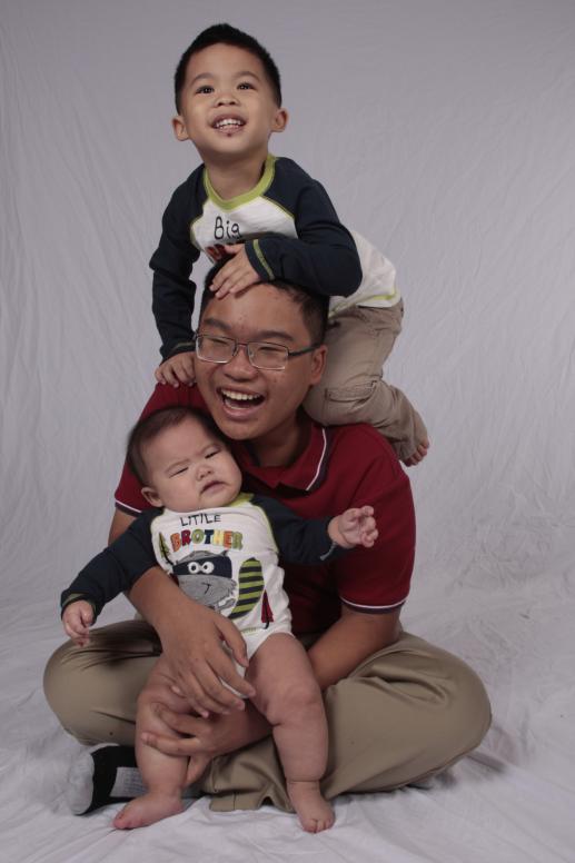 ..leo xuống Cúc C...Cúc Ky khóc rồi kìa...anh Đăng mở mắt ra...