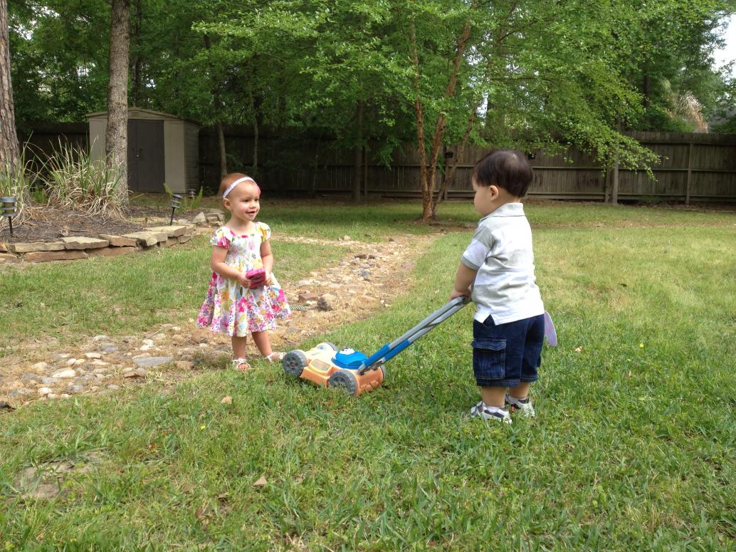 Bạn chơi cắt cỏ hén?