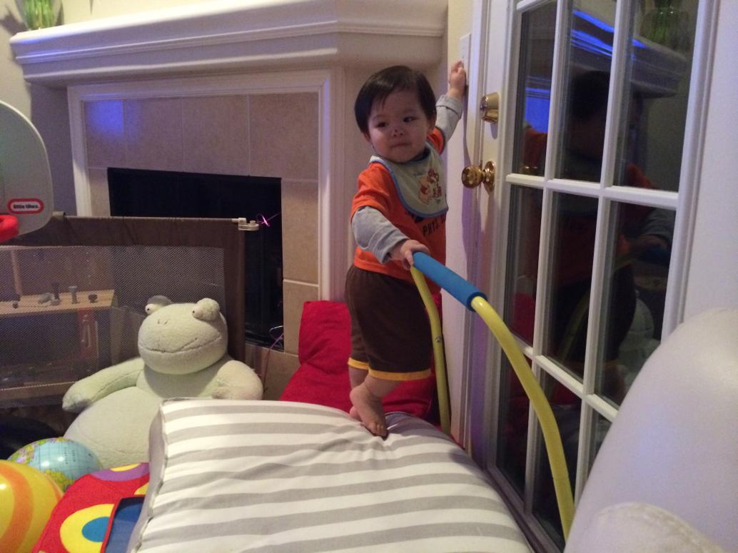 Lâm chụp hình em suốt, như ngày xưa chụp cho anh Hai.