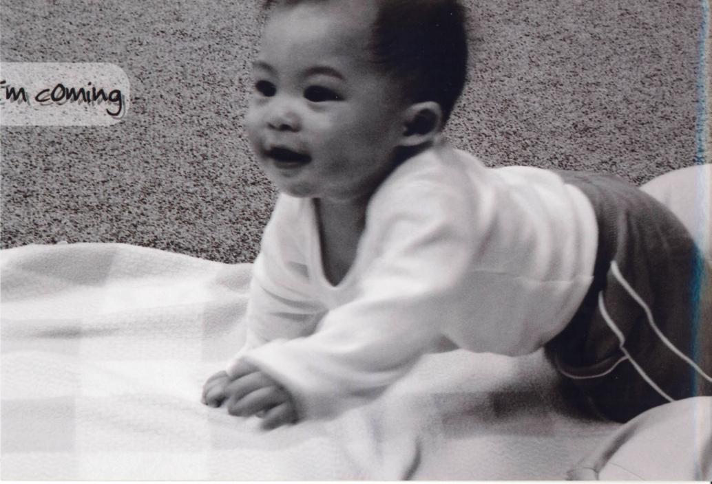 Cô chụp cho con mấy tấm hình kỷ niệm