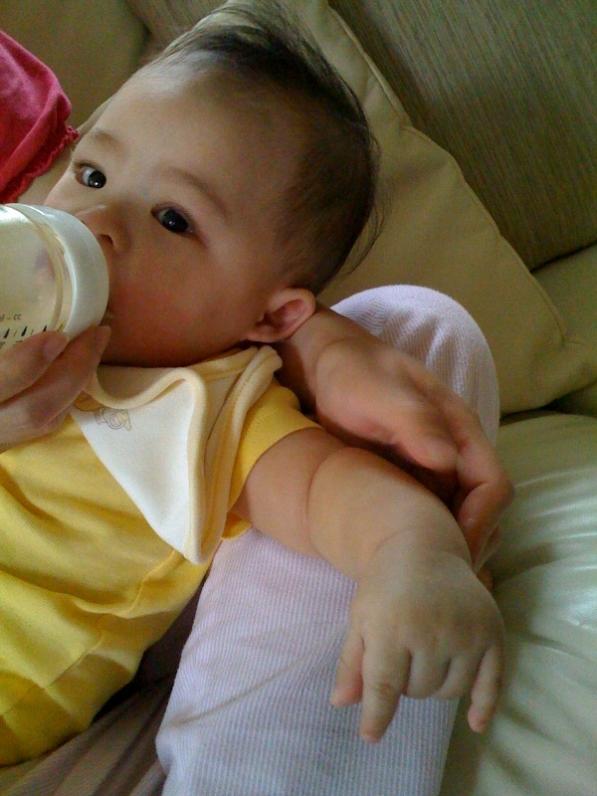 ...nhưng vẩn bú 7 bình mỗi ngày