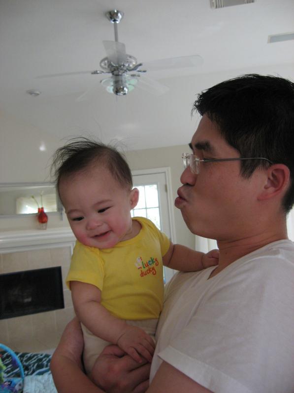 ...nhưng Ba hun quá thì mắc cỡ