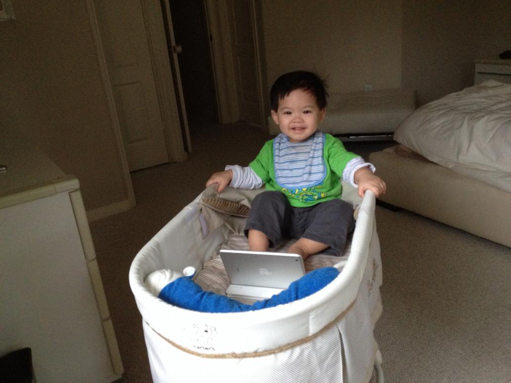 Cúc Ky 20 tháng mà ở nhà còn cái nôi nhỏ này...