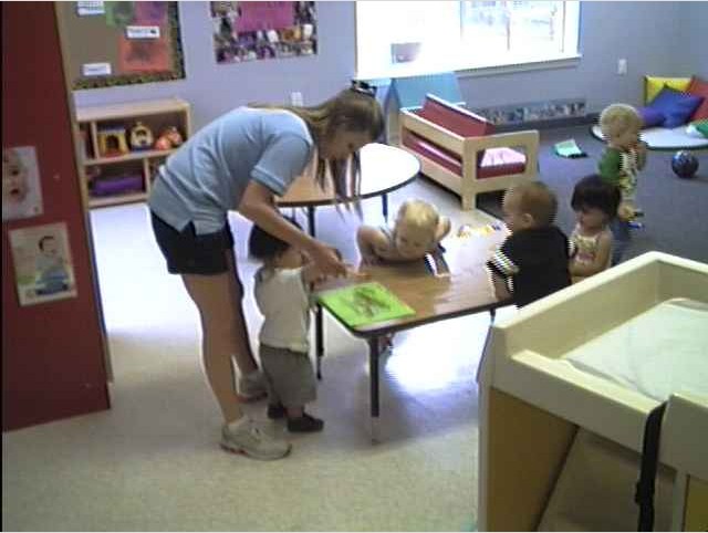 Cô giáo dạy con vẽ mỗi ngày