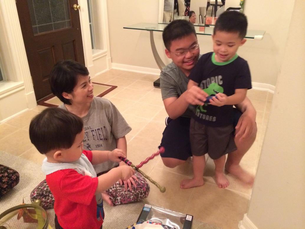 Có quà của anh Đăng nữa