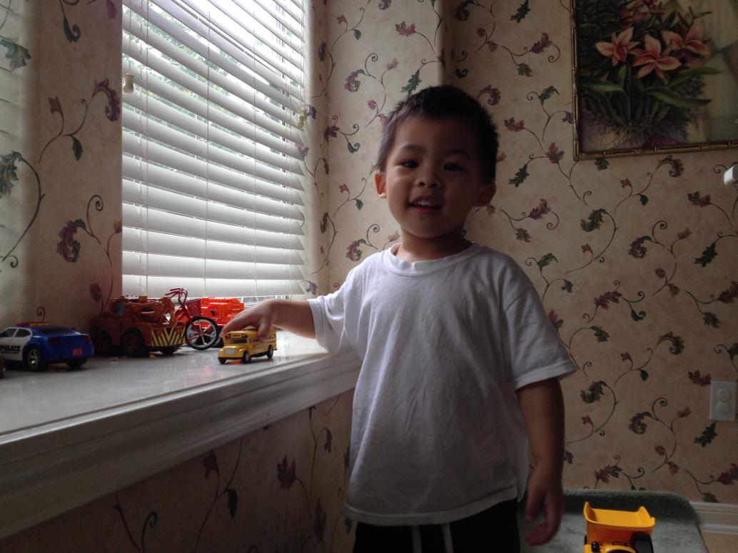 Giờ thì con khoe Lâm xe của con liền.