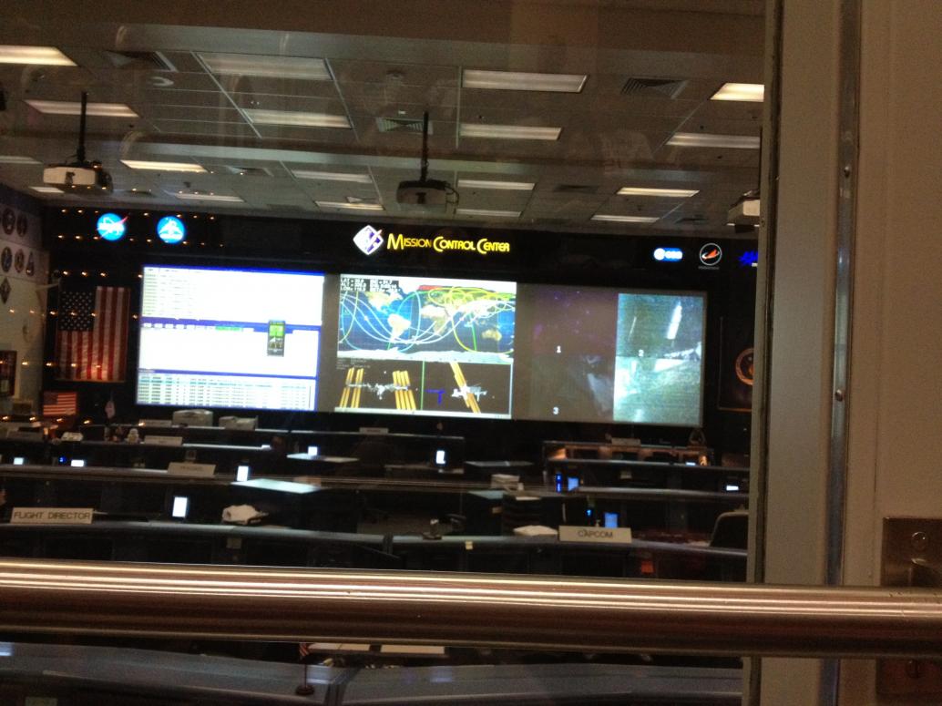 Còn đây là trạm điều khiển tên lửa và vệ tinh.