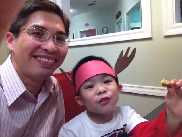 Ngày 12/19/2013 Ba đưa con đi hát dịp cuối năm ở trường.