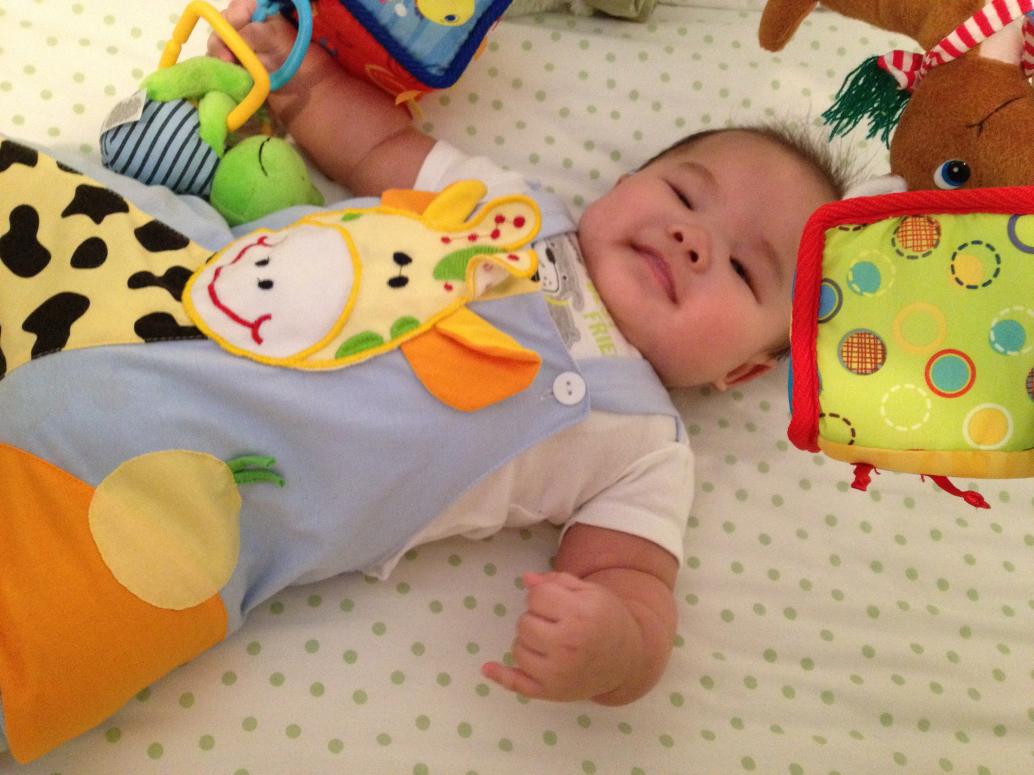 Ngày 10/12/2012 em mặc đồ đẹp đợi Nội xuống chơi.