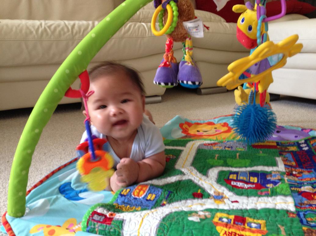 ...quẹo chân qua một cái là lật rồi.