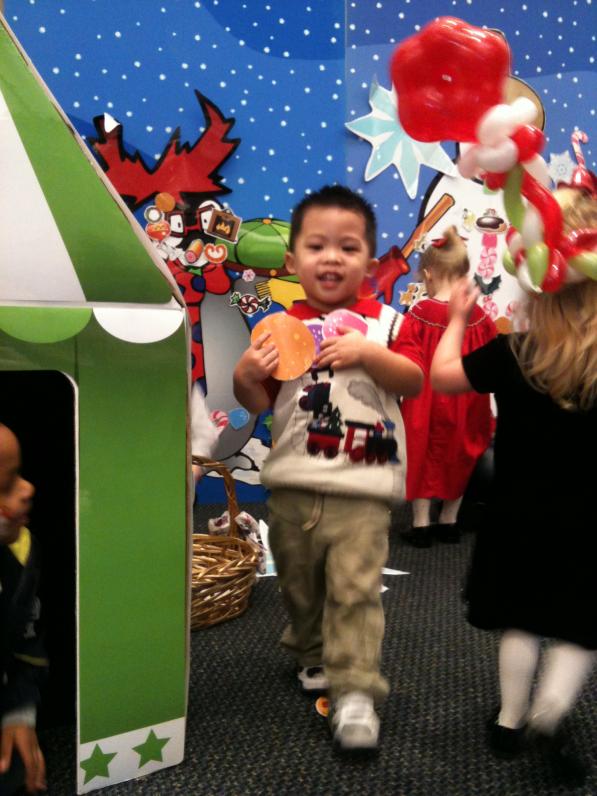 Con thích chơi trò trang trí nhà nhất.