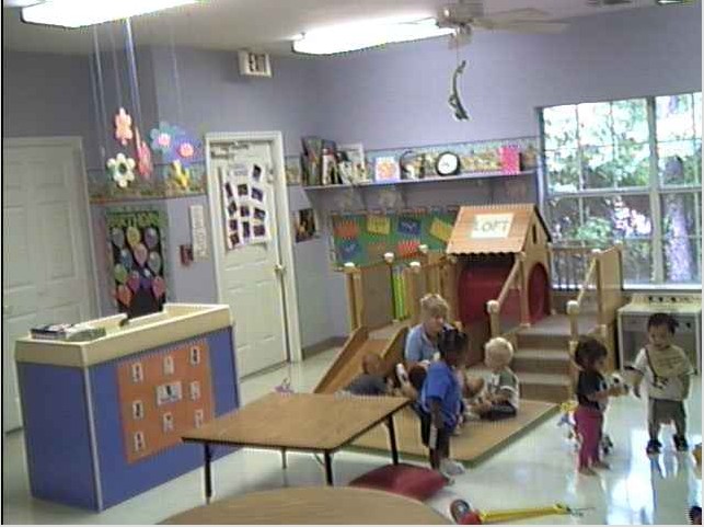 Tháng 3/2010 con đi VN về thì chuyển từ lớp Infant lên lớp Toddler