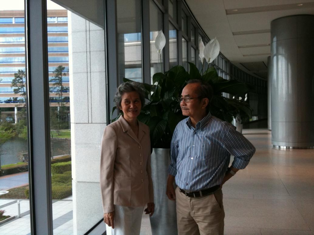 Ngày 3/20/2011 Ngoại vô coi công ty chỗ Ba Mẹ làm