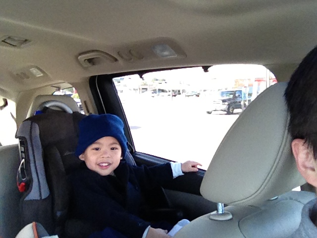 ..rồi mới tới trường, thay vì ăn sáng trên xe như ngày thường.