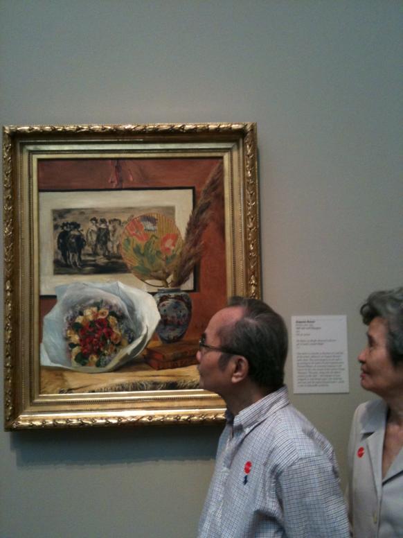 Ông Ngoại dĩ nhiên là thích coi tranh nhất.