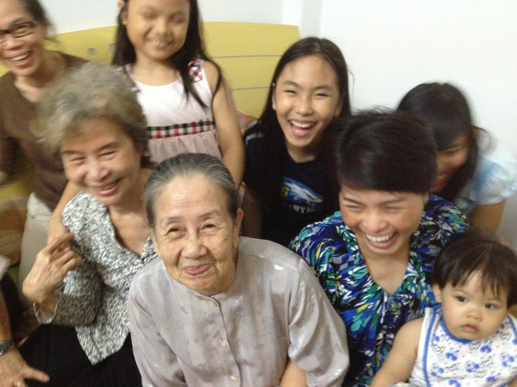 'Ông chụp hình' anh Chu quên cài dây quần làm mọi người cười quá xá.