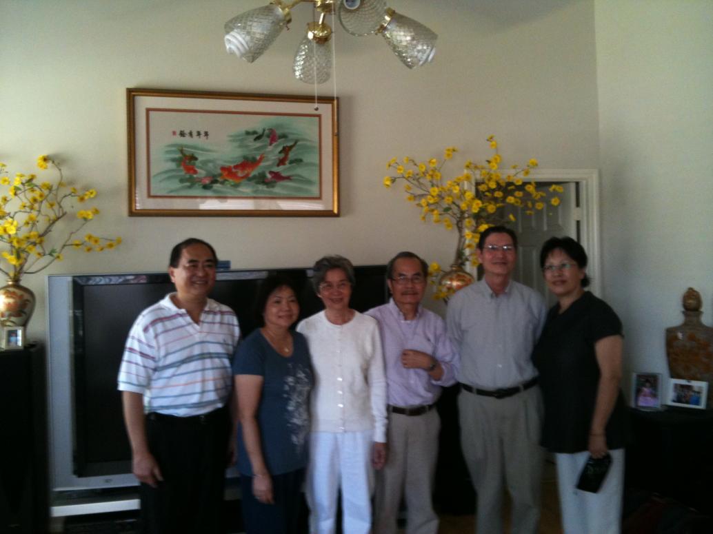 Ngày 5/29/2011 Nội và Ngoại tới thăm Ông Bà Tư.