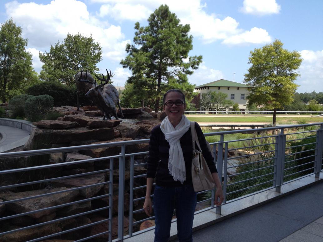 ...trước cửa công ty...