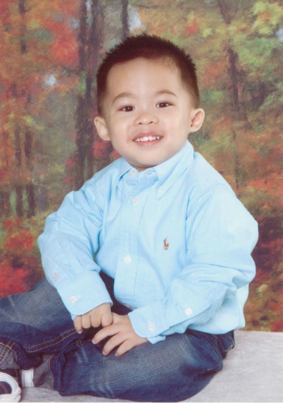 Nhìn đẹp trai ghê nơi!  Không có cái mụn tư dưng nổi lên trên môi là hết ý.