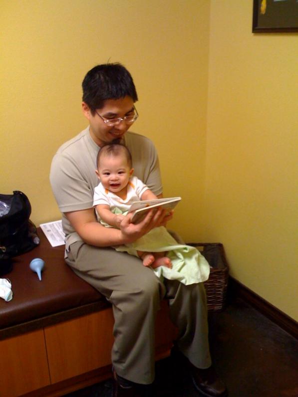 Mẹ gọi Cúc Cu là con ngẩng đầu lên cười liền