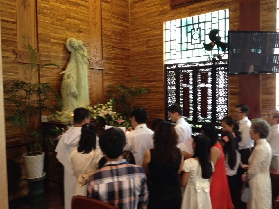 Cuối cùng là đọc kinh Đức Mẹ. Lễ chừng nửa tiếng là xong.