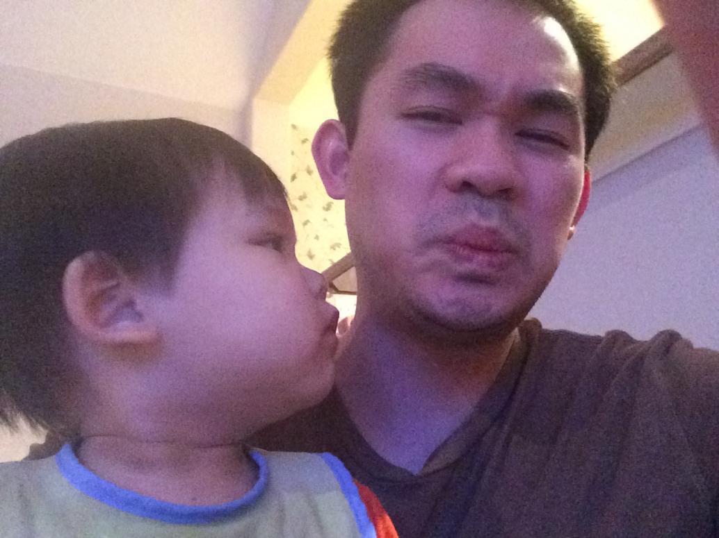 Lâm làm gì đó?