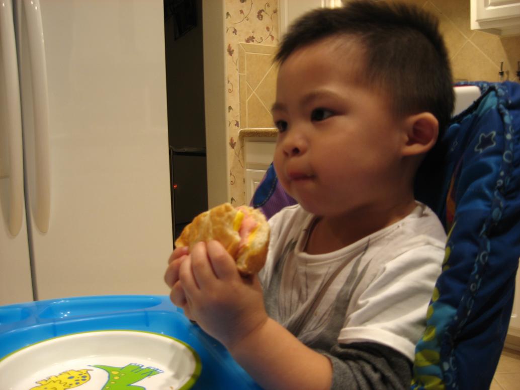 Về nhà vẫn ăn giỏi, miễn sao ăn món mới và ngon là được, hihi.