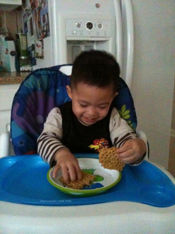 Cuối tuần bận ăn sáng cho mau để phụ Ba dọn dẹp nhà cửa.