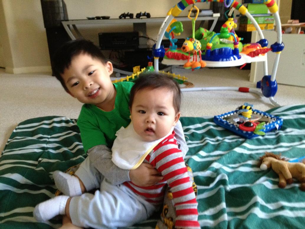 Nặng quá rồi, không ôm nổi nữa rồi.