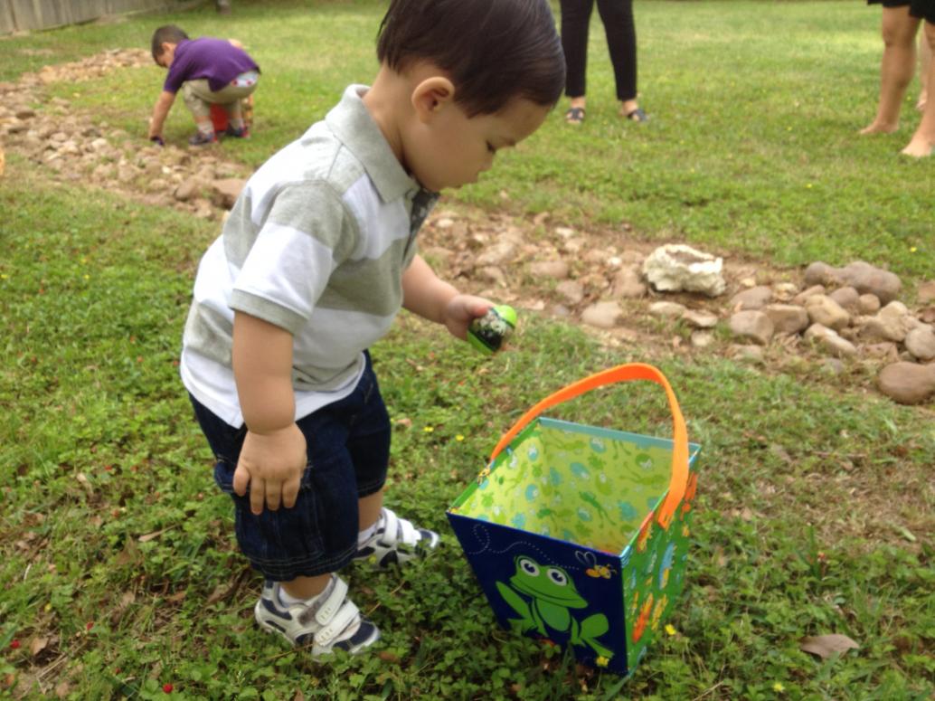 Em lượm một cái thì làm rớt vài cái.