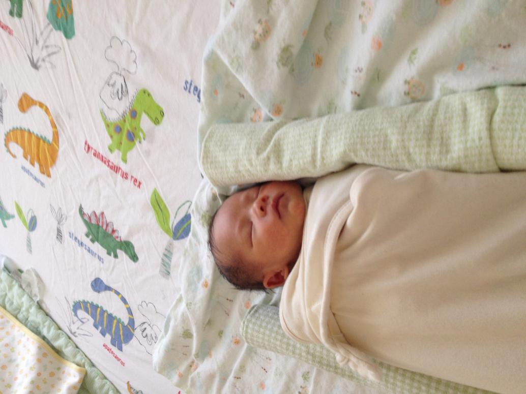 Em ngủ nhiều hơn con.