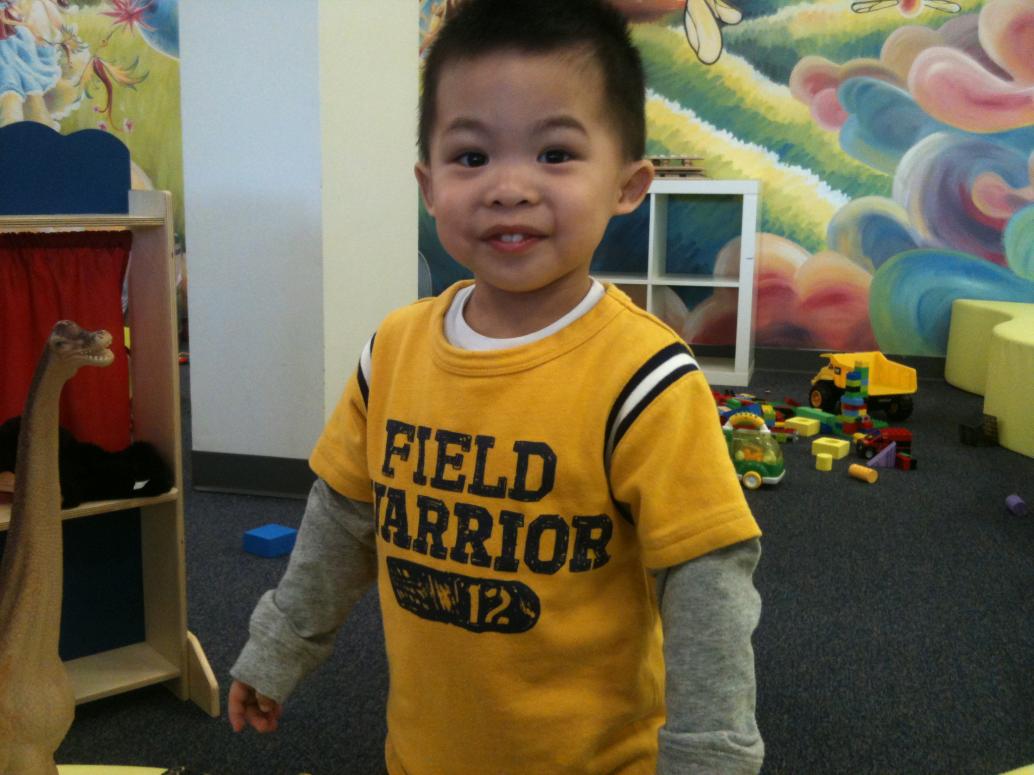 Con thích đi sinh nhật bạn lắm vì hay có khủng long.