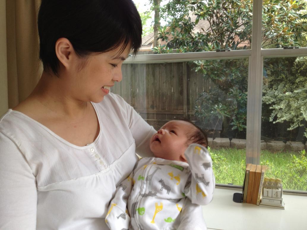 Buổi sáng em cũng hay cười như con.