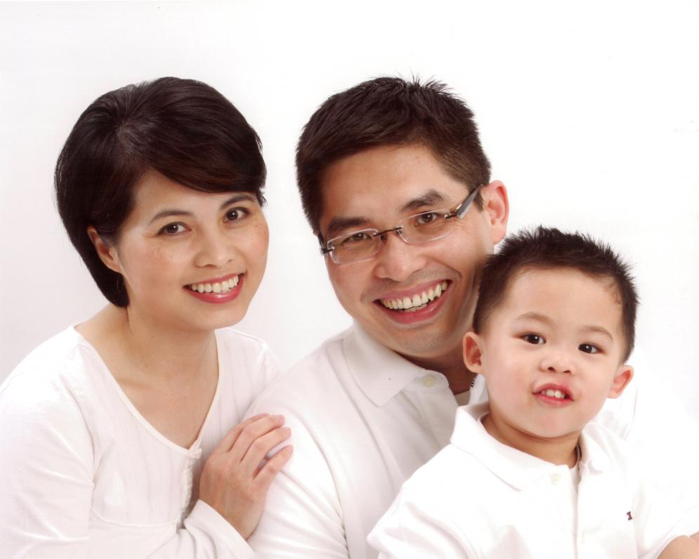 Sau đó thì mặc đồ trắng hết vì Ba Mẹ đều thích màu trắng.