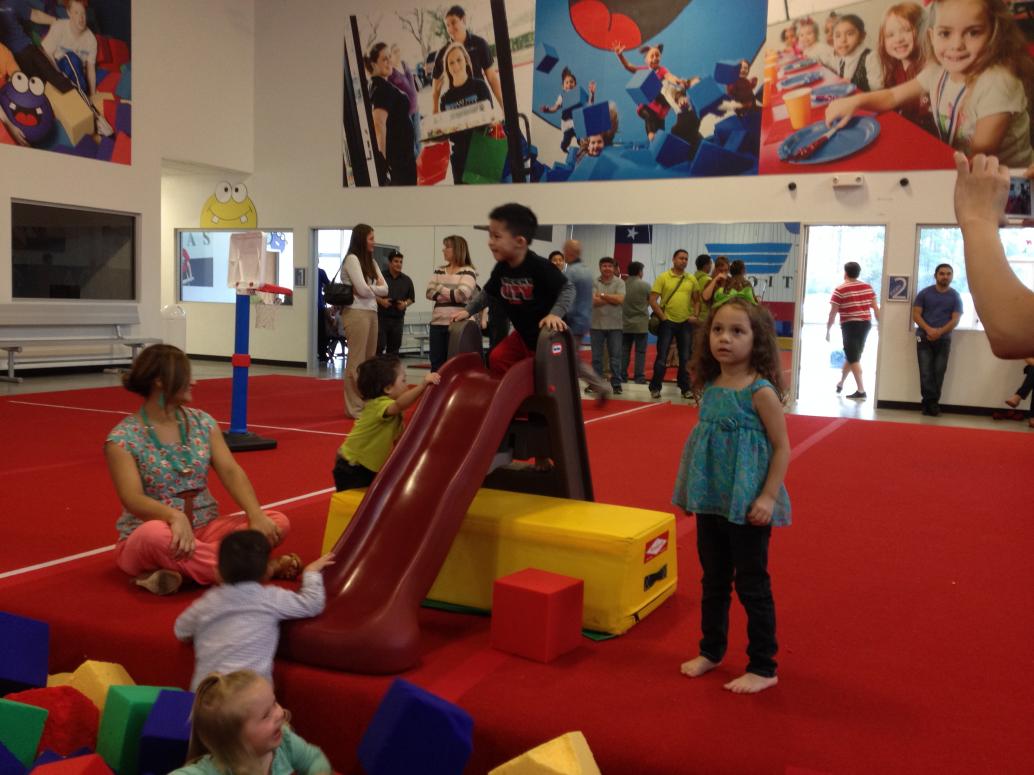 Lên cầu tuột rồi thì ngó qua coi chơi cái gì khác.