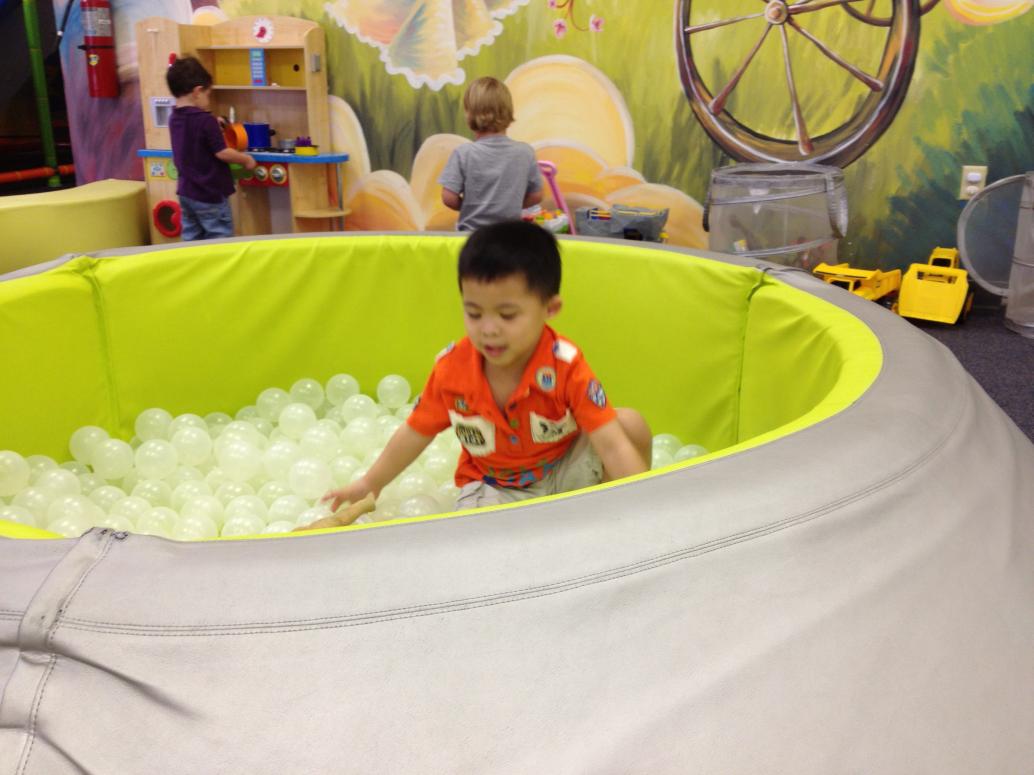 Thỉnh thoảng cuối tuần lại đi sinh nhật bạn