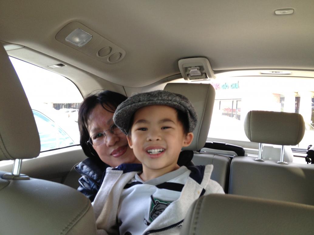 Ngày 1/17/2014 Ông Bà Nội và Chú Lâm xuống chơi.  Cúc Cu mừng lắm!