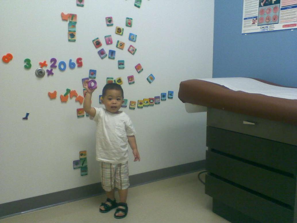 2 tuổi rưỡi, con cao 34.2in (87cm), nặng 29.2lbs (13.2kg). Cao hơn hồi 2 tuổi 2in (5cm). Yay! 