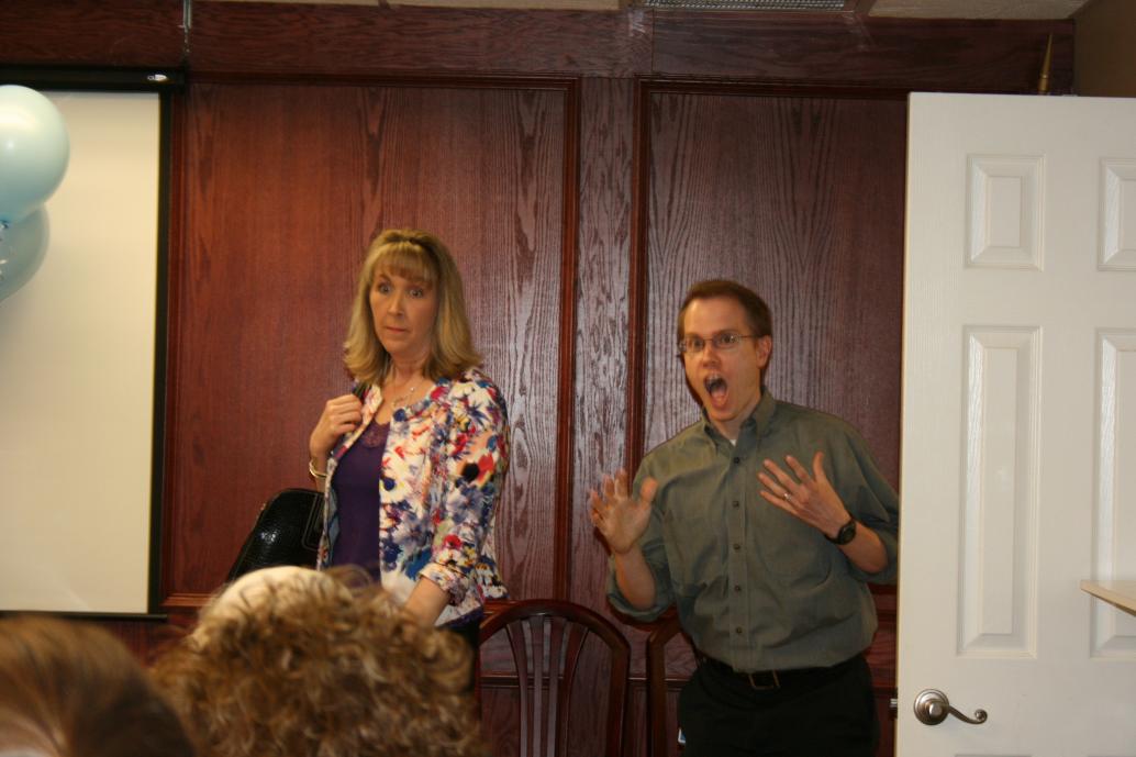 ...giả bộ bất ngờ để chụp hình chơi...