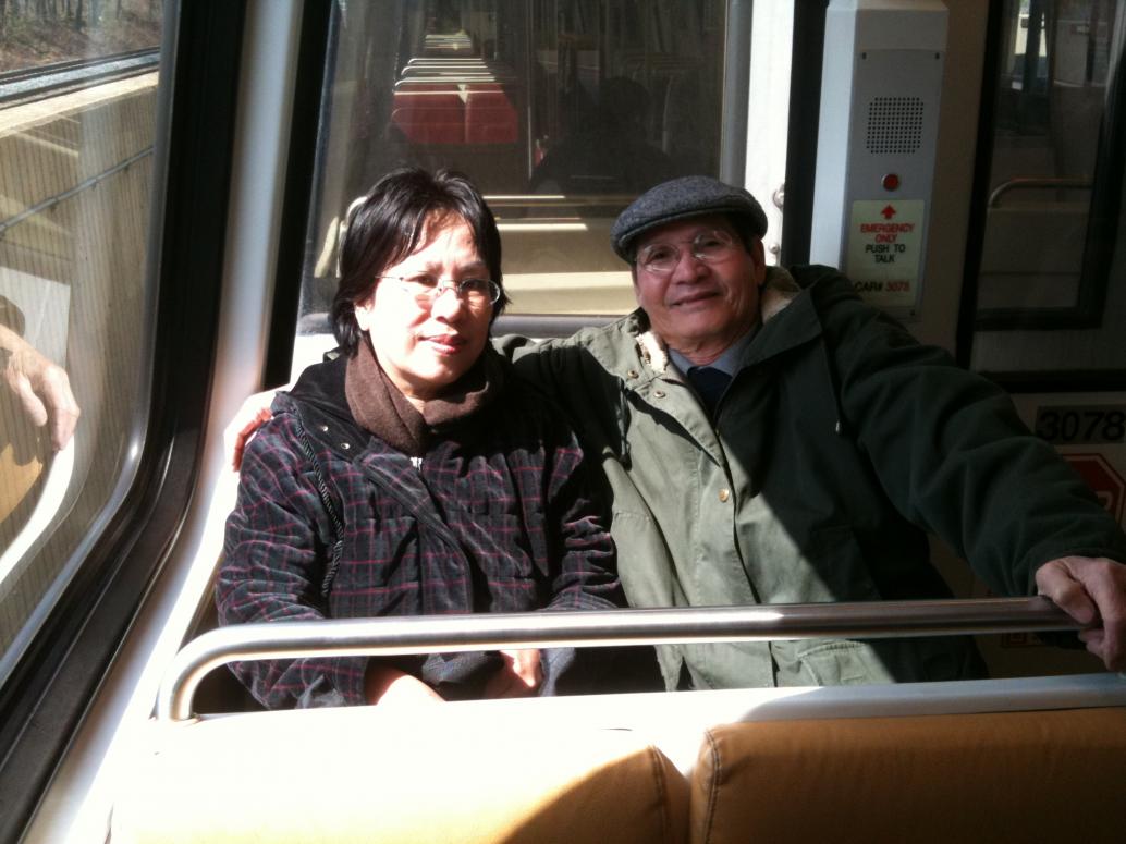 Sáng hôm sau mình đi xe điện ngầm vô Washington DC ngắm hoa anh đào.