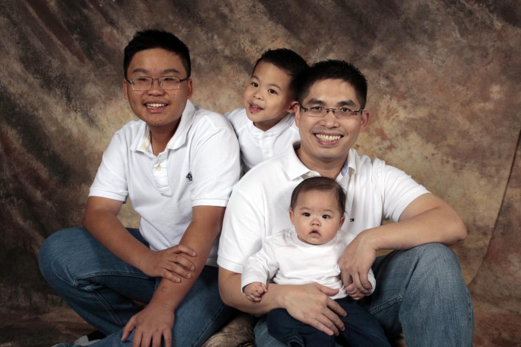 Kế đến là đàn ông trong nhà.