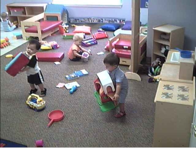 Chơi với bạn Diego và Tyler...