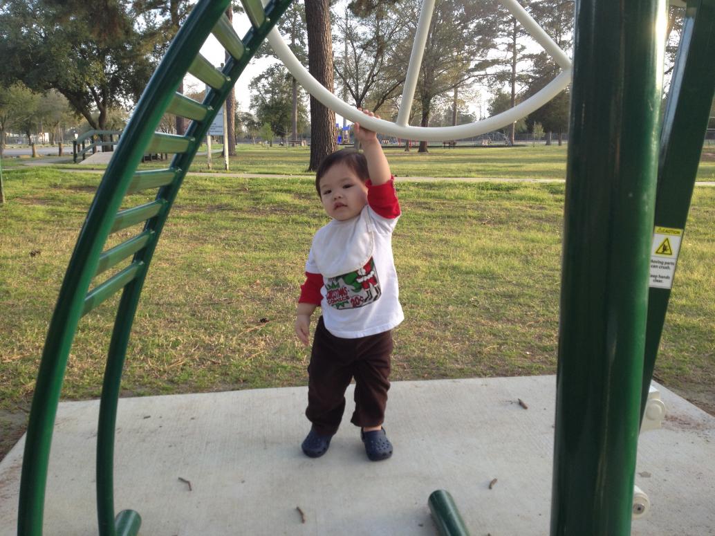 ..rồi mới rờ rờ, chơi chơi.