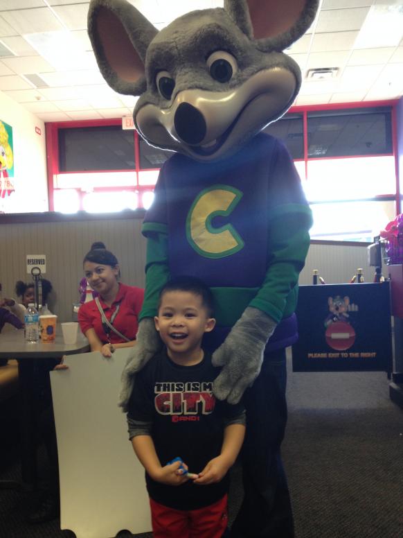 Nam Viên 5 tuổi, càng ngày càng ra dáng anh Hai.  Thương con lắm!