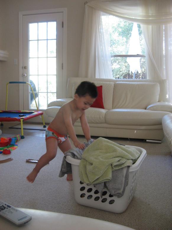 Á, mắc cỡ quá.  Quần đâu rồi?