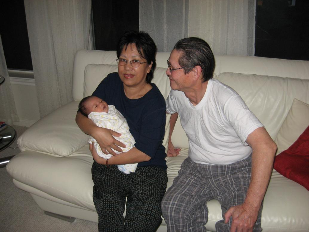 Ngày 2/14/2012 Nội gặp con lần đầu lúc con được 3 tuần.