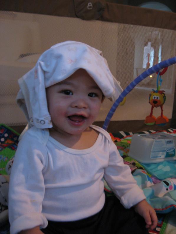 Con thích để cái gì trên đầu chơi